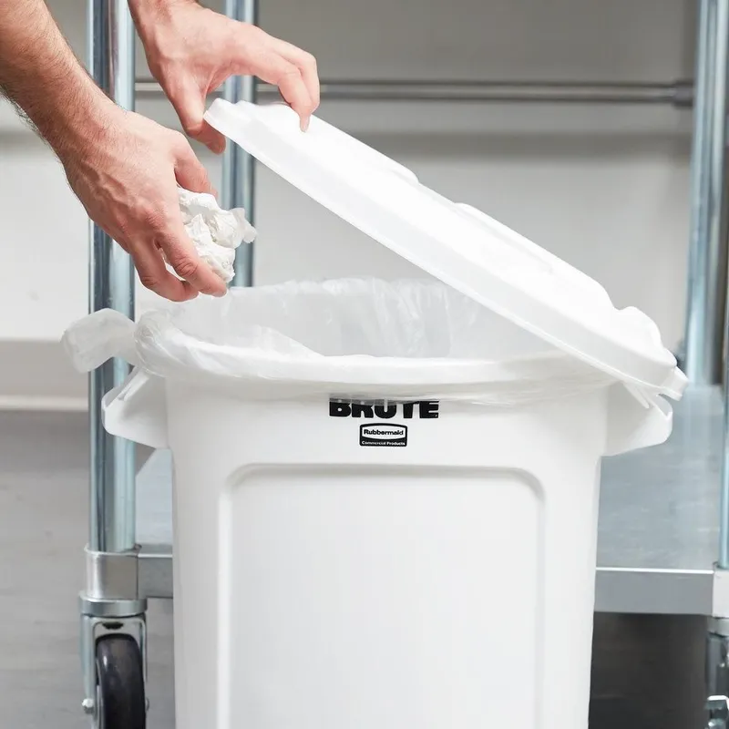 Rubbermaid Brute konténer tető 37,9L-es szemeteshez-fehér