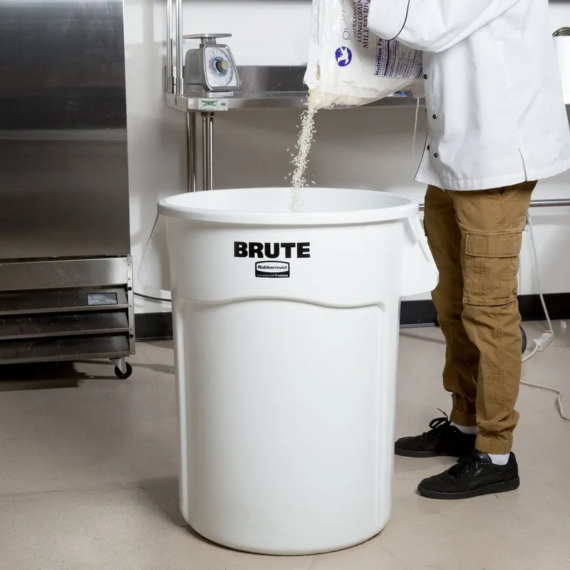 Rubbermaid Brute törhetetlen szemetes kuka 166,5L fehér