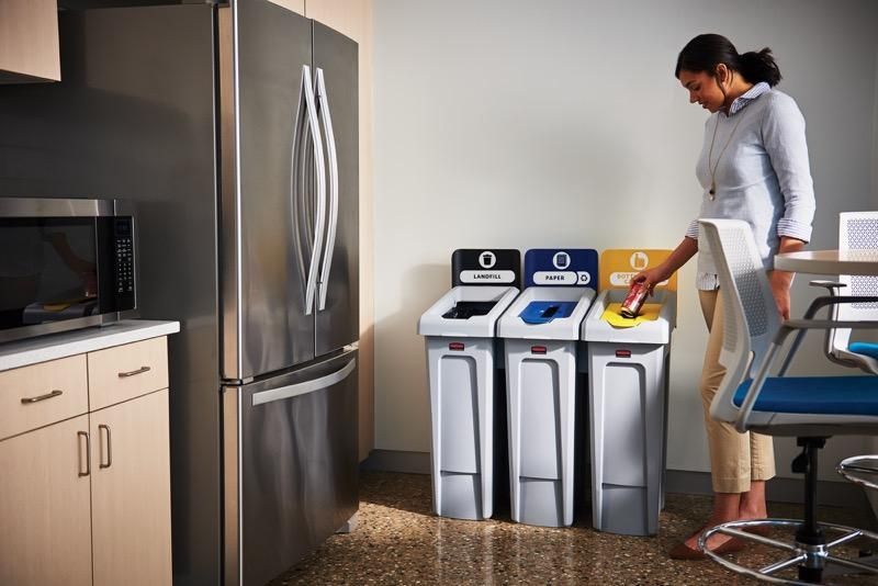 Rubbermaid Slim Jim szelektív hulladékgyűjtő sziget ( papír-zárt-palack)