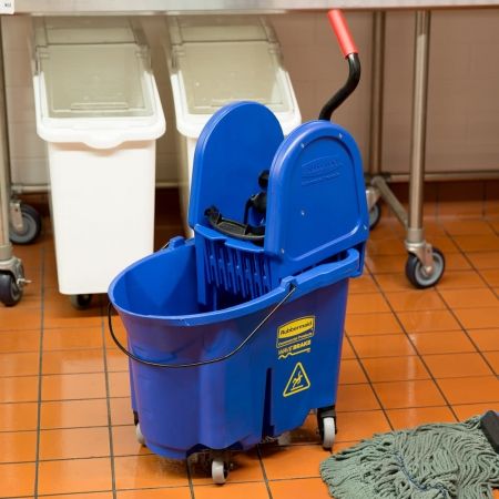 Rubbermaid WaveBrake felmosókocsi, mop facsaróval, kifröccsenésgátlóval - kék