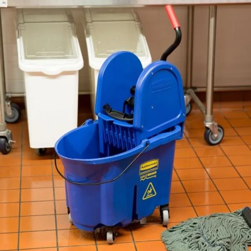 Rubbermaid WaveBrake felmosókocsi, mop facsaróval, kifröccsenésgátlóval - kék