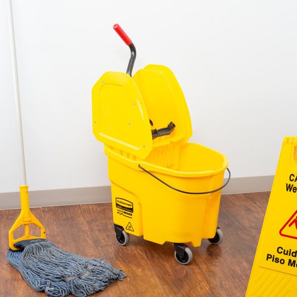Rubbermaid WaveBrake felmosókocsi, mop facsaróval, kifröccsenésgátlóval - sárga