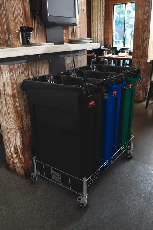 Rubbermaid Slim Jim szemetes kuka- 87 literes-fekete