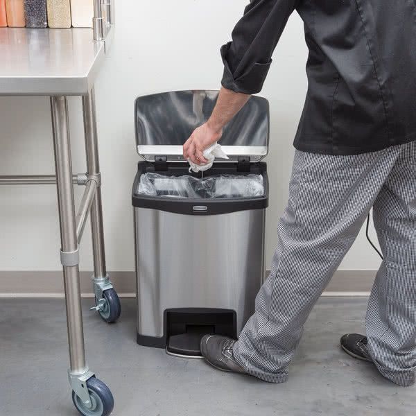 Rubbermaid Step-On rozsdamentes acél szemetes- fekete-metál-30L