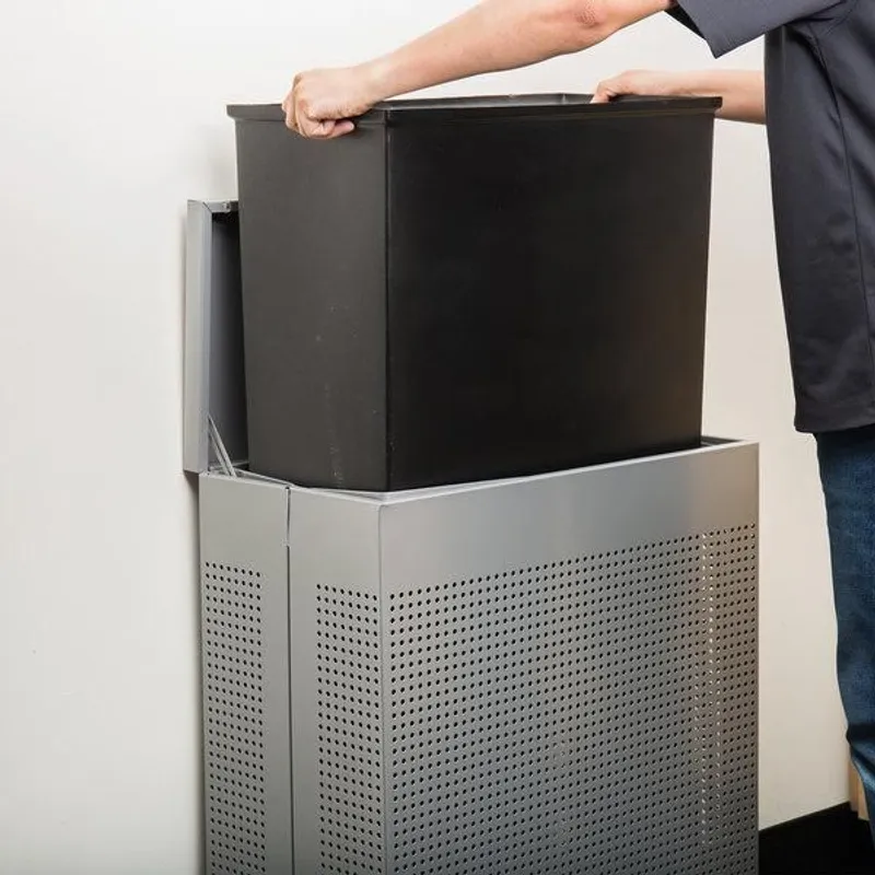 Rubbermaid Sziluett design szemetes 85L ezüst
