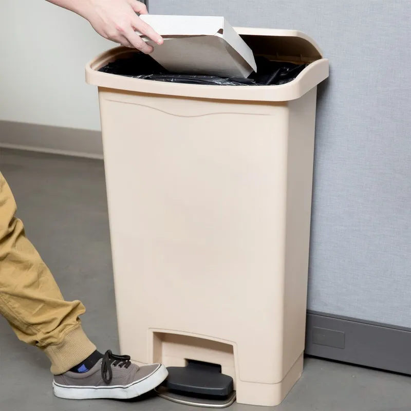 Rubbermaid Step-On keskeny pedálos szemetes kuka-bézs-50 literes