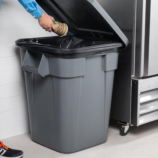 Rubbermaid Brute kocka alakú szemetes 151,4L szürke