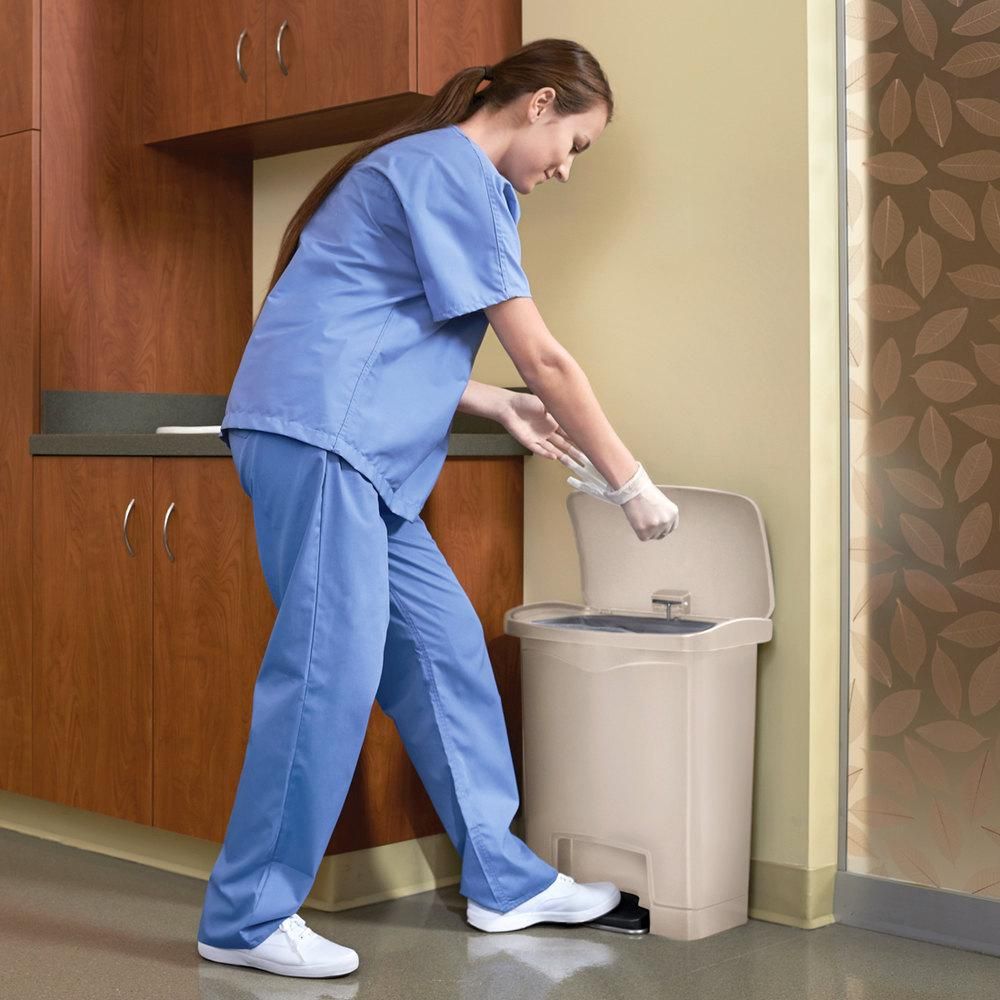 Rubbermaid Step-On keskeny pedálos szemetes kuka-bézs 30 literes