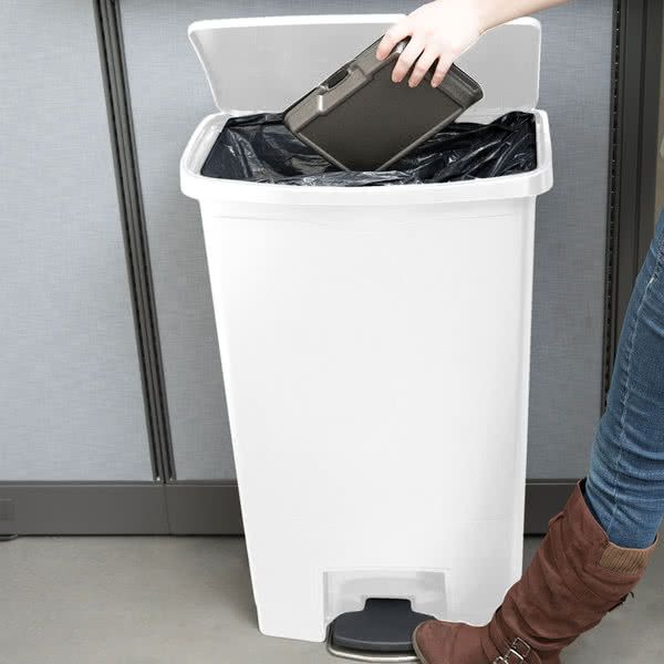 Rubbermaid Step-on keskeny pedálos szemetes kuka-fehér- 68 literes