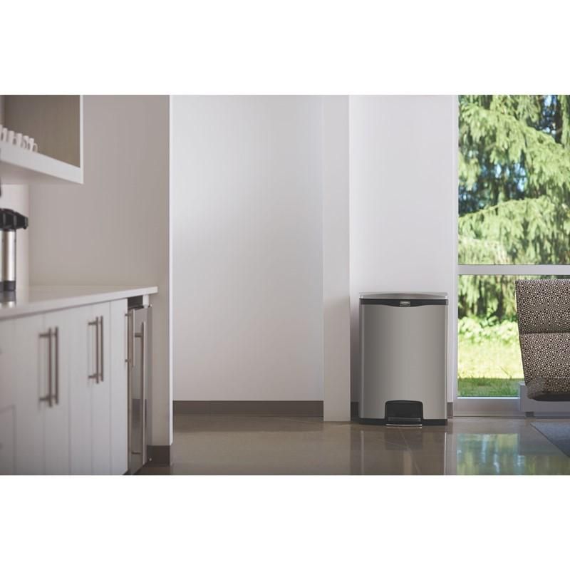 Rubbermaid Step-On rozsdamentes acél pedálos szemetes 90L-fekete/metál
