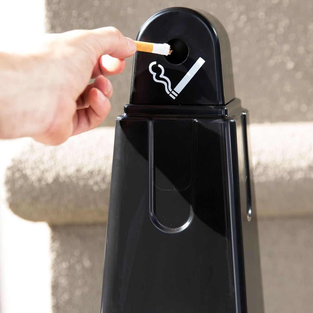 Rubbermaid cigaretta csikkgyűjtő "piramis"- fekete
