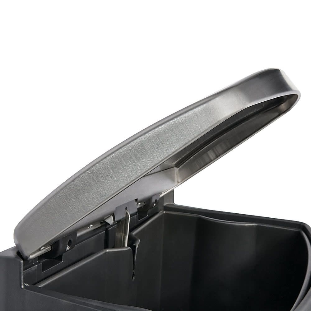 Rubbermaid Step-On rozsdamentes acél pedálos szemetes 90L-fekete/metál