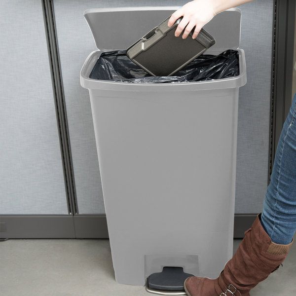 Rubbermaid Step-on keskeny pedálos szemetes kuka-szürke- 68 literes