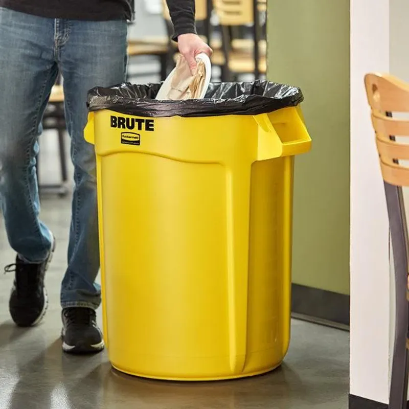 Rubbermaid Brute törhetetlen szemetes konténer 121.1L-sárga