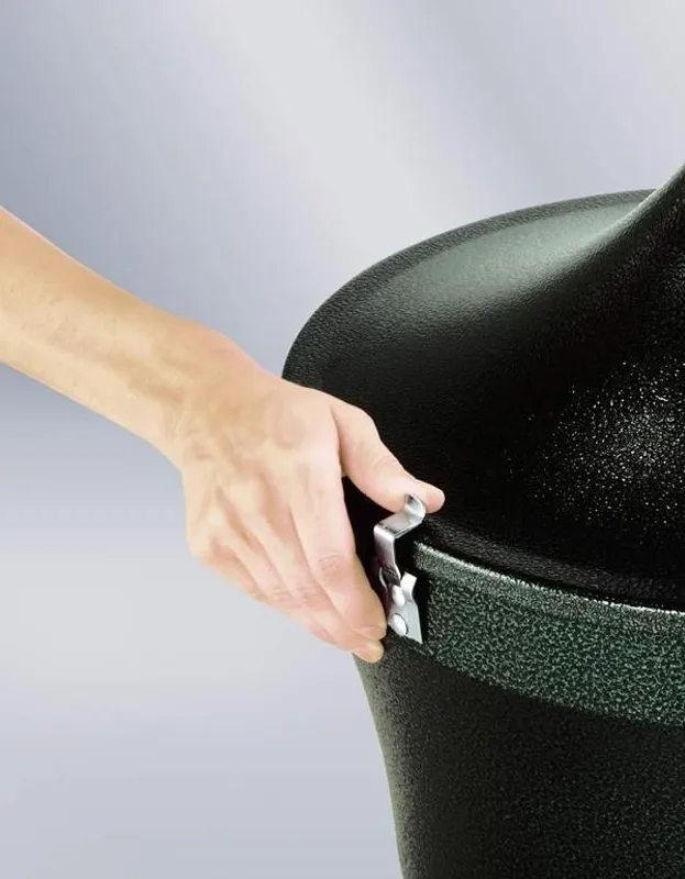 Rubbermaid "Aladdin" kültéri hamutartó, design- fekete