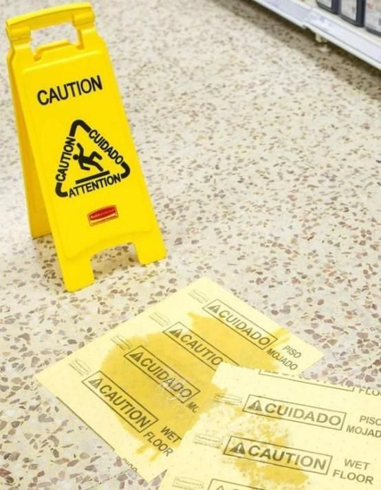 Rubbermaid csúszásveszély figyelmeztető tábla