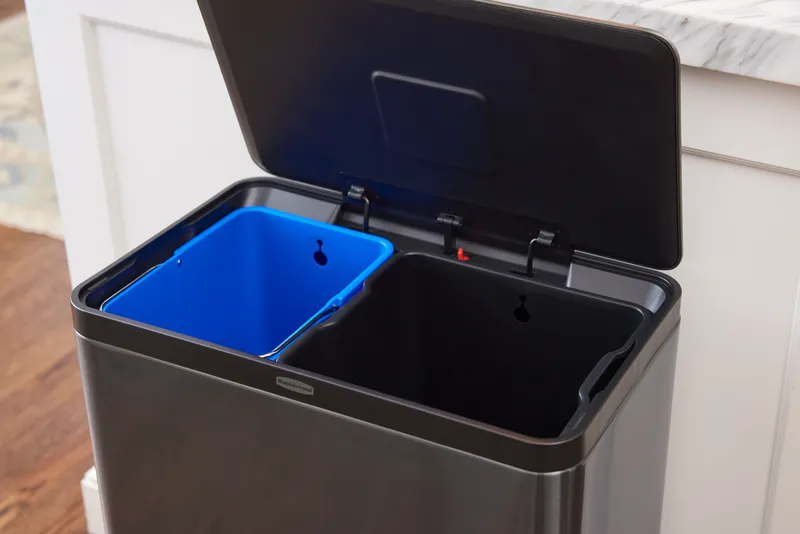 Rubbermaid Elite step-on rozsdamentes acél szemetes - 60L