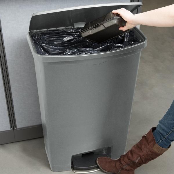 Rubbermaid Step-on keskeny pedálos szemetes kuka- szürke- 90 literes