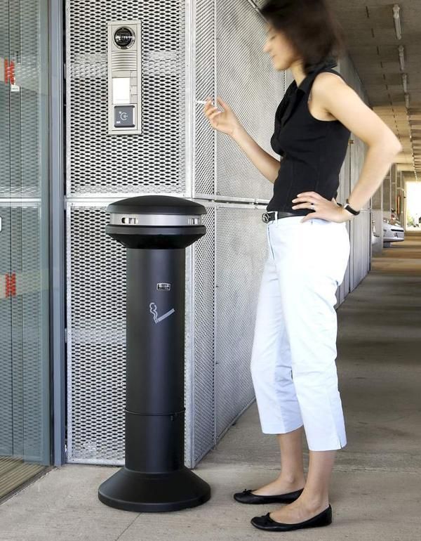 Rubbermaid nagy kapacitású cigaretta csikkgyűjtő torony- fekete