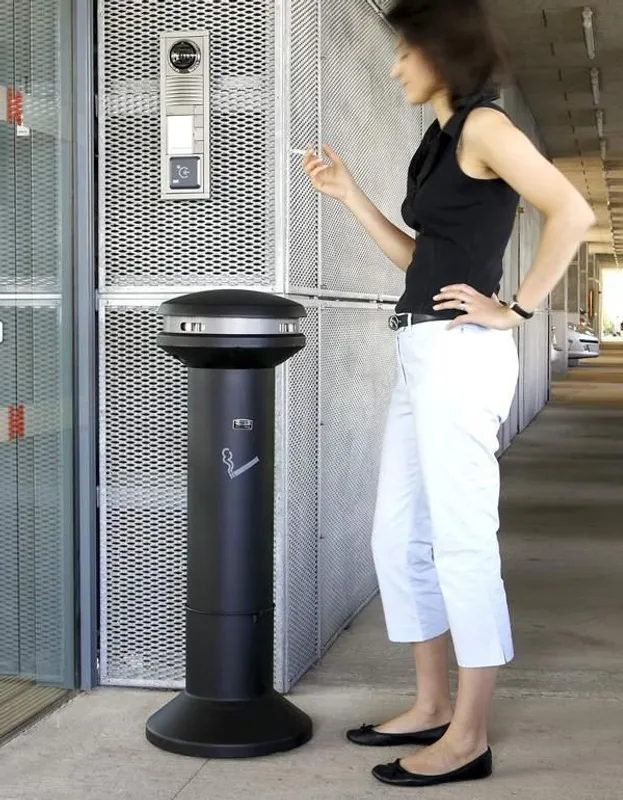 Rubbermaid nagy kapacitású cigaretta csikkgyűjtő torony- fekete