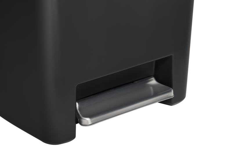 Rubbermaid Premier Step-on műanyag szemetes kuka 46L